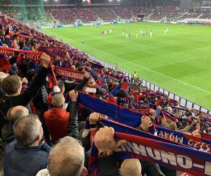 Mecz Raków Częstochowa - Sporting Lizbona. Stadion w Sosnowcu szczelnie wypełnił się kibicami 