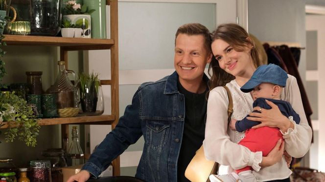 M jak miłość odc. 1875. Franka (Dominika Kachlik), Antoś (Mark Myronenko), Paweł (Rafał Mroczek)