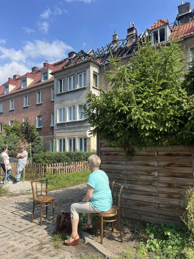 Pożar w kamienicy przy ul. Hallera. Mieszkańcy rozgoryczeni działaniami miasta