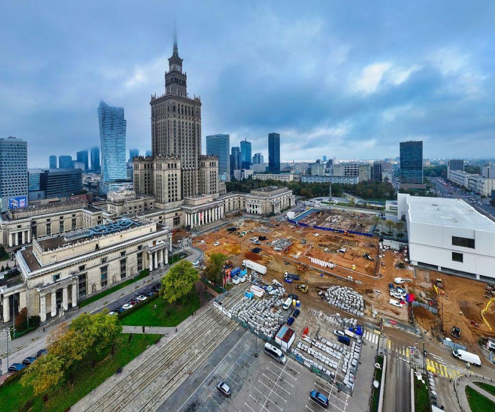 Robotnicy odkryli tam prawdziwe skarby. Co dziś dzieje się na budowie placu Centralnego?