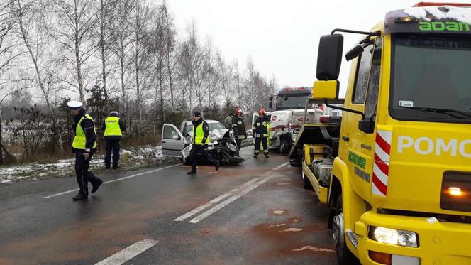 Groźny wypadek na DK 25 pod Bydgoszczą! Cztery osoby trafiły do szpitala! [ZDJĘCIA]