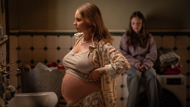 Rodzinka.pl 17 sezon odcinek 288 (odc. 1). Magda (Olga Kalicka), Maja (Emma Pokromska)