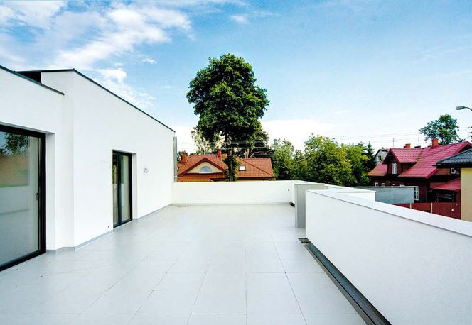 Hydroizolacja tarasu. Jak zaizolować taras i wykończyć go płytkami ceramicznymi?