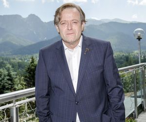 Co za metamorfoza Olafa Lubaszenki! Na nowym zdjęciu trudno go rozpoznać 