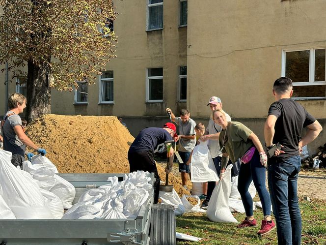 Głogów przygotowuje się na fale wezbraniową na Odrze. Ta ma dotrzeć około godziny 14