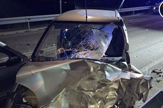 Tragiczny wypadek w Zakroczymiu: Czołowe zderzenie busa z fiatem! Kierowca zakleszczony