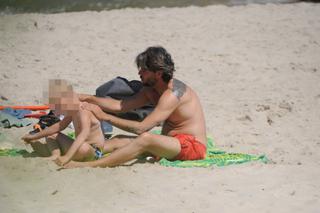 Olivier Janiak jak David Hasselhoff na plaży nad Bałtykiem