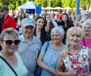 Dąbrowa Summer Festival 2023. W piątek, 7 lipca, wystąpili: Zenek Martyniuk z zespołem Akcent oraz grupa DiscoBoys