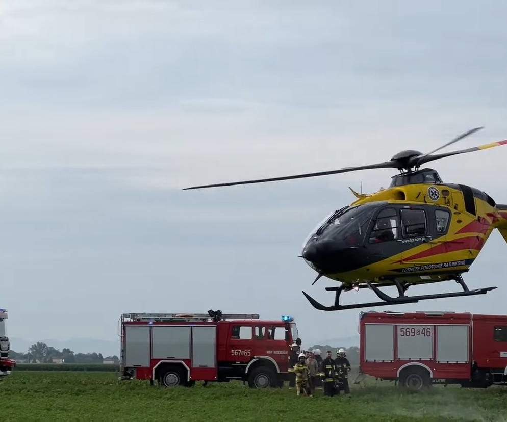 Wypadek na przejeździe kolejowym w Roszkowie. Dostawczak wjechał pod pociąg 