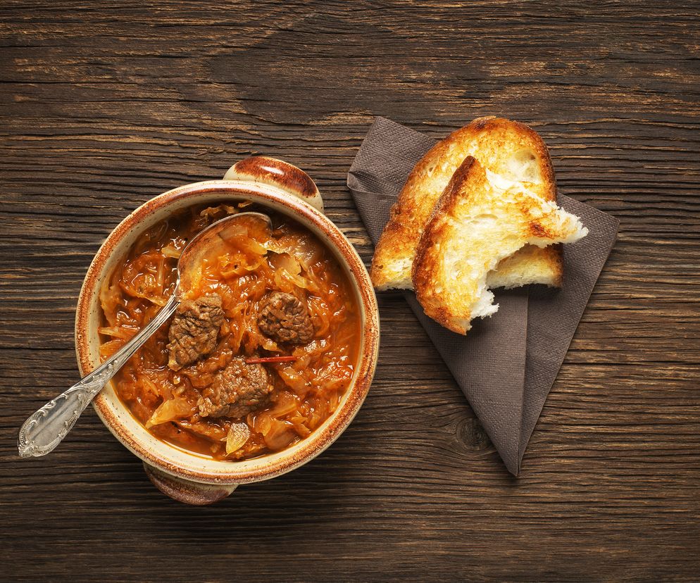 Gulasz szegedyński z łopatki - łatwy przepis na pyszny gulasz z kapustą kiszoną!