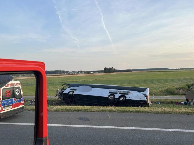 Wypadek na A4 pod Krapkowicami. Osiem osób rannych po zderzeniu autobusa i busa [ZDJĘCIA]