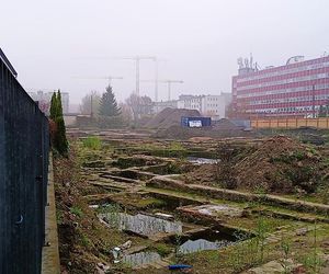 Fundamenty dawnych kamienic przy ul. Św. Floriana