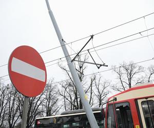 Poważny wypadek w Gdańsku. Zderzenie autobusu z tramwajem. Kilkunastu poszkodowanych