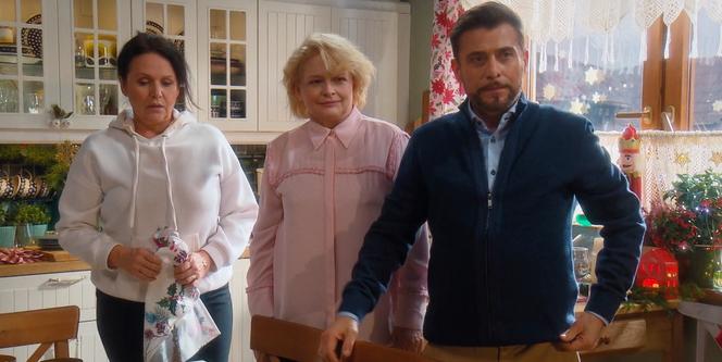 M jak miłość świąteczny odcinek specjalny. Wigilia Mostowiaków. Marysia (Małgorzata Pieńkowska), Marta (Dominika Ostałowska), Marek (Kacper Kuszewski)
