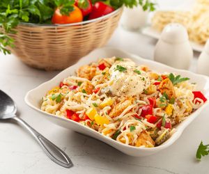 Sałatka z chińskiego makaronu z kurczakiem - niebo na talerzu i w ustach