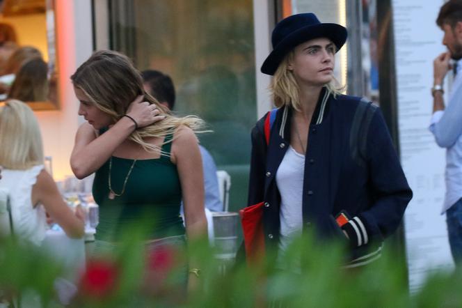 Cara Delevingne i Ashley Benson w Saint-Tropez