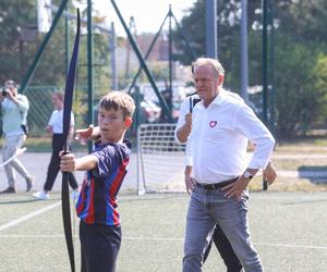  Filmik z Tuskiem trafił do sieci! Donald Tusk zaskoczył dzieci i ministra sportu