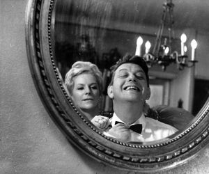 Mariusz Dmochowski z żoną Aleksandrą,  1970. Kadr z filmu Prawdzie w oczy