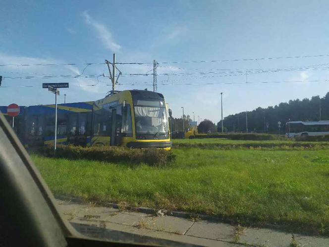 Poważny wypadek w Toruniu! Tramwaj zderzył się z samochodem. Zdjęcia z miejsca zdarzenia