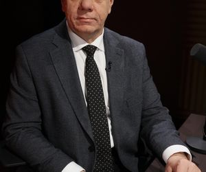 Jacek Sasin wprost nie do poznania! Zgubił już prawie 40 kg w pół roku! Jak to zrobił?