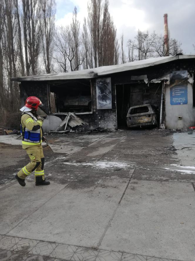 Straszliwy pożar strawił warsztat samochodowy! Rodzina z Sosnowca prosi o pomoc 