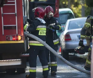 Nocny pożar kamienicy w Ostródzie. Strażacy ewakuowali 18 osób