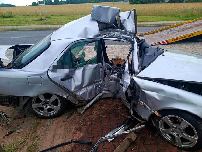 Ania i Olaf bawili się na dniach Kłobucka. On popijał. Wracają wypadli z drogi. 18-latka zginęła na miejscu 