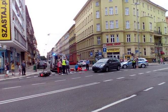 Zderzenie samochodu i skutera w centrum Szczecina