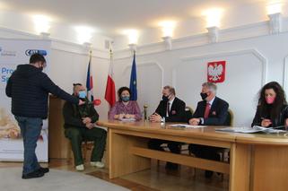 Społecznicy podpisali umowy w połczyńskim ratuszu 