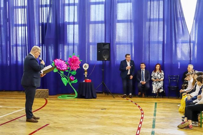 ZOBACZ zdjęcia z inscenizacji ekologicznej z okazji Dnia Ziemi w wykonaniu uczniów siedleckiej Dziesiątki