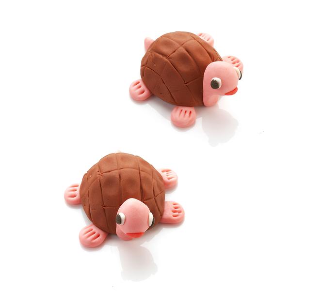 Figurki z plasteliny - żółwie
