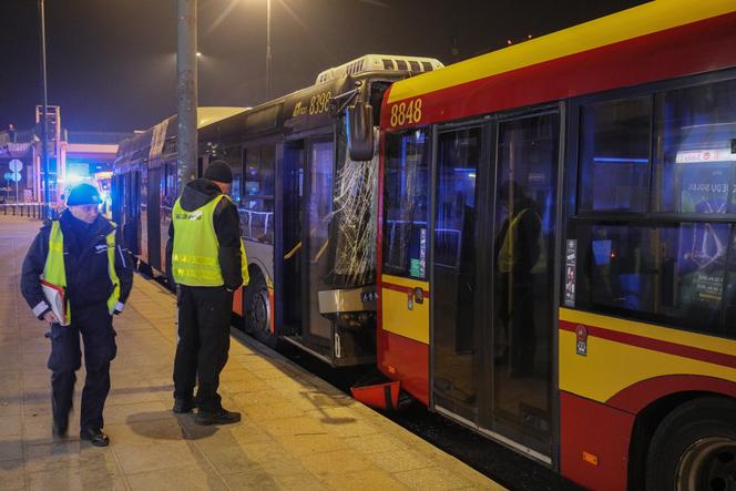 Zderzenie dwóch autobusów miejskich w Warszawie