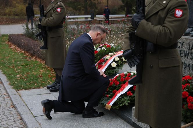 Prezydent złożył wieńce przed pomnikiem