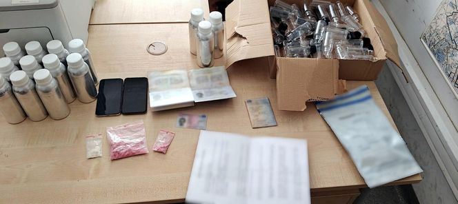 Pigułki gwałtu miała trafić na ulice Warszawy. Zatrzymano dwóch mężczyzn