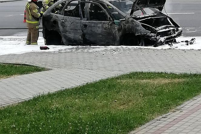 Pożary samochodów w Rzeszowie i pod Krosnem. Auta spłonęły doszczętnie! [ZDJĘCIA]