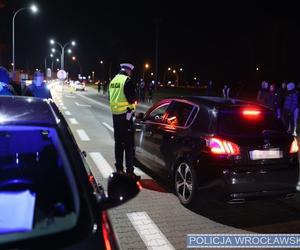 Nielegalne wyścigi na terenie Wrocławia. Niemal 600 pojazdów, pościgi i zatrzymania [ZDJĘCIA]