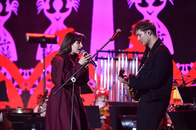 Steczkowska w czerwieni i Margaret w futrze. Tak gwiazdy wystroiły się na koncert 11 listopada [GALERIA]