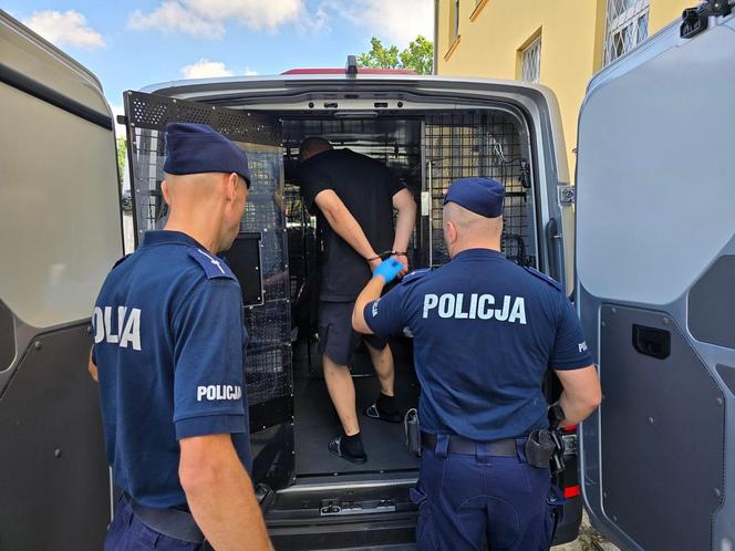 Włamali się do domów w Wielkopolsce i nie tylko. Sprawcy zatrzymani na autostradzie w łódzkim