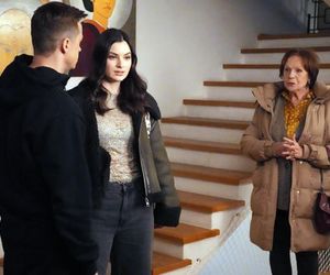 Barwy szczęścia, odcinek 3205.  Błażej (Piotr Ligienza), Weronika (Maria Świłpa), matka Błażeja (Elżbieta Kijowska)