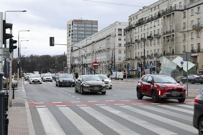 Marszałkowska w Warszawie zostanie zwężona. Tak wygląda przed przebudową 
