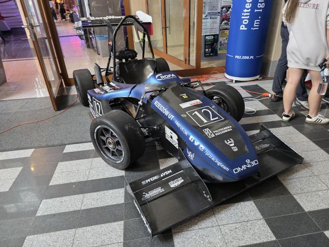 Studenci z Politechniki Rzeszowskiej zbudowali bolid
