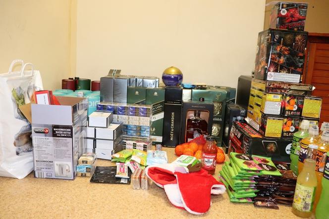 Kradli zdrapki, jedzenie i BAJECZNIE drogi alkohol. W końcu wpadli [ZDJĘCIA]