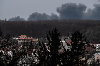 Wojna w Ukrainie. Kolejny atak rakietowy na Lwów. Potężny słup czarnego dymu nad miastem