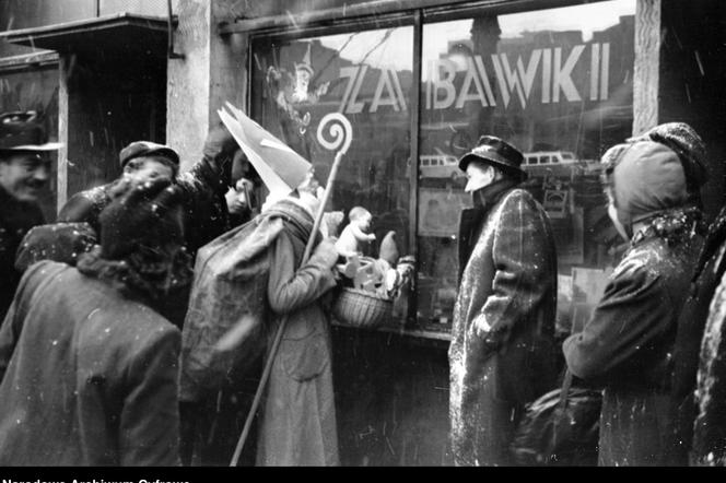 Mikołaj w Ogrodzie Saskim - między 1947 r. i 1950 r. 