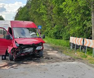 Zderzenie dostawczaka i osobówki. Dwoje dzieci trafiło do szpitala