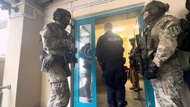 „Cyngiel” stambulskiej mafii wpadł w Warszawie! Miał przy sobie naładowaną broń