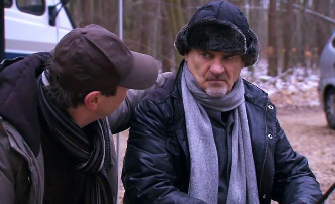 Na Wspólnej odc. 3245. Roman Hoffer (Waldemar Obłoza), Zdzisio Muszko (Piotr Cyrwus)