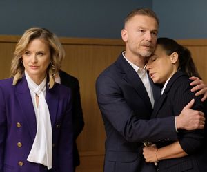 M jak miłość odc. 1872 po wakacjach. Julia (Marta Chodorowska), Magda (Anna Mucha), Andrzej Budzyński (Krystian Wieczorek)