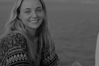 Sławna gwiazda sieci nie przeżyła porodu domowego. Zapłakany mąż został sam z synem 