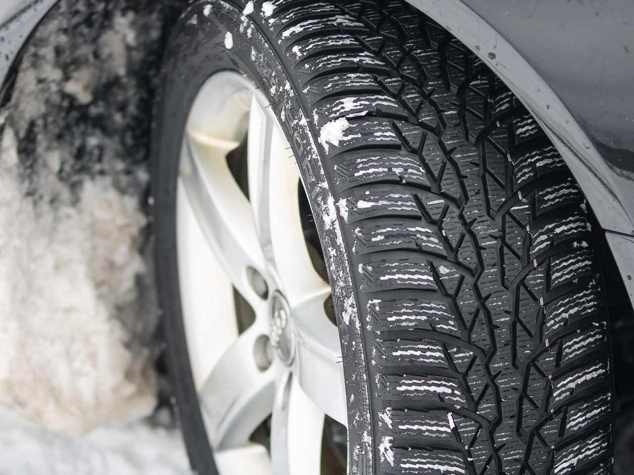 5 mitów o „zimówkach”, które powtarza wielu kierowców. To jednak tylko mity